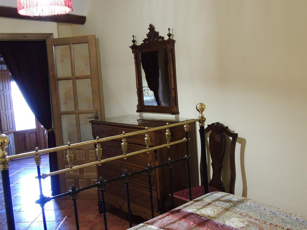 Las Bodegas Del Gilo Guest House Valdealgorfa Room photo